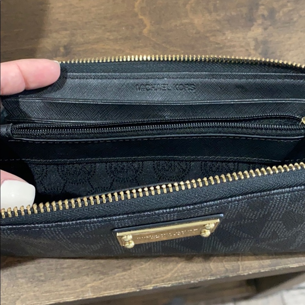 Michael Kors purse and wallet set - Picture 3 of 14